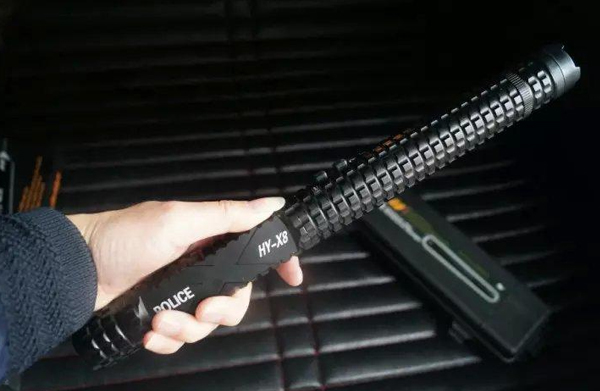秭归防身伸缩电警棍